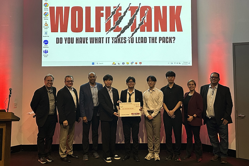  EmoAI Translator team: Robbie Torres, Woochul Lin, Minjun Lee and Moonkyu Jun