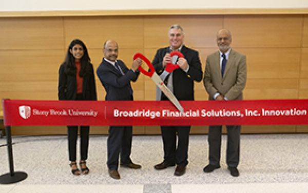 CEAS Dedicates Broadridge Financial Solutions, Inc. Innovation Lab in New Computer Science Building